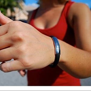 iRenew fashion technology performance bracelet